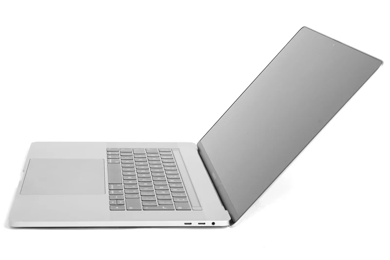 macbook-pro-2018-2019-laptop-poleasingowy-A1990-bok.webp