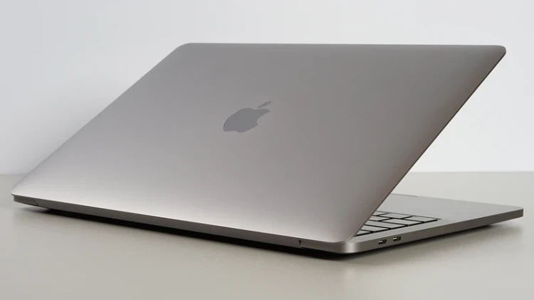 macbook-pro-13-2020-laptop-poleasingowy-A2338-tyl.webp