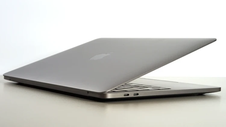 macbook-pro-13-2020-laptop-poleasingowy-a2289porty-usb.webp