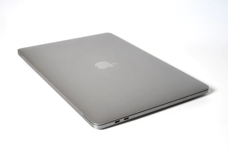 macbook-pro-13-2020-laptop-poleasingowy-a2251-klapa.webp
