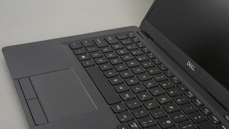 dell-latitude-13-2019-laptop-poleasingowy-5300-klawiatura.webp