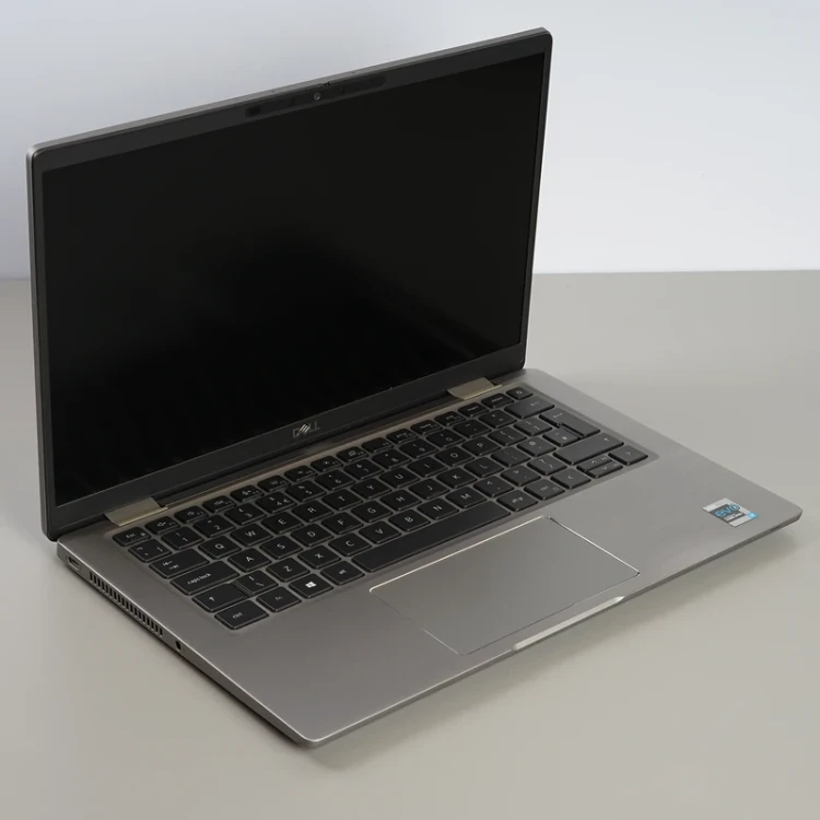 dell-latitude-14-2021-laptop-poleasingowy-7420-przod.webp