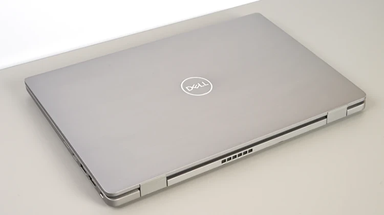 dell-latitude-14-2021-laptop-poleasingowy-7420-klapa.webp