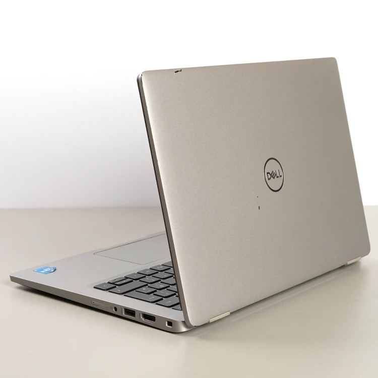 dell-latitude-13-2021-laptop-poleasingowy-5320-bok-i-tył.webp