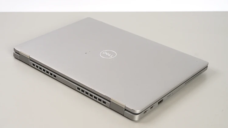 dell-latitude-13-2021-laptop-poleasingowy-5320-góra-laptopa.webp