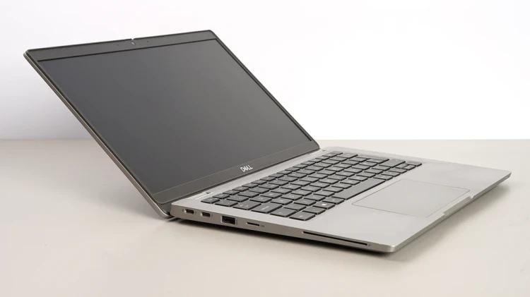 dell-latitude-13-2021-laptop-poleasingowy-5320-widok-z-boku.webp