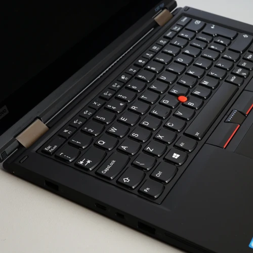 lenovo-yoga-13.3-2018-laptop-poleasingowy-x380-porty-lewa-strona.webp