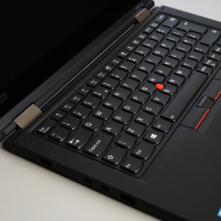 lenovo-yoga-13.3-2018-laptop-poleasingowy-x380-porty-lewa-strona.webp