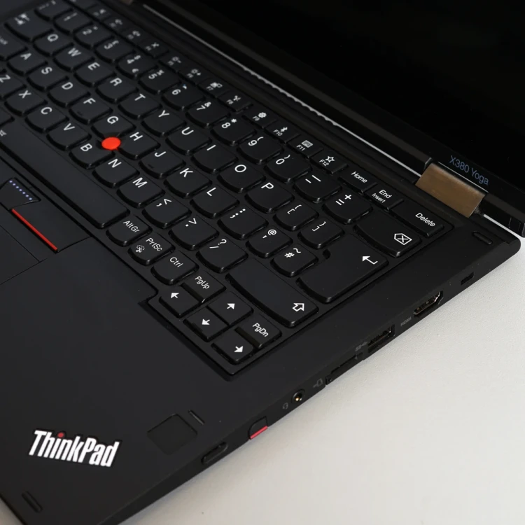 lenovo-yoga-13.3-2018-laptop-poleasingowy-x380-porty-prawa-strona.webp