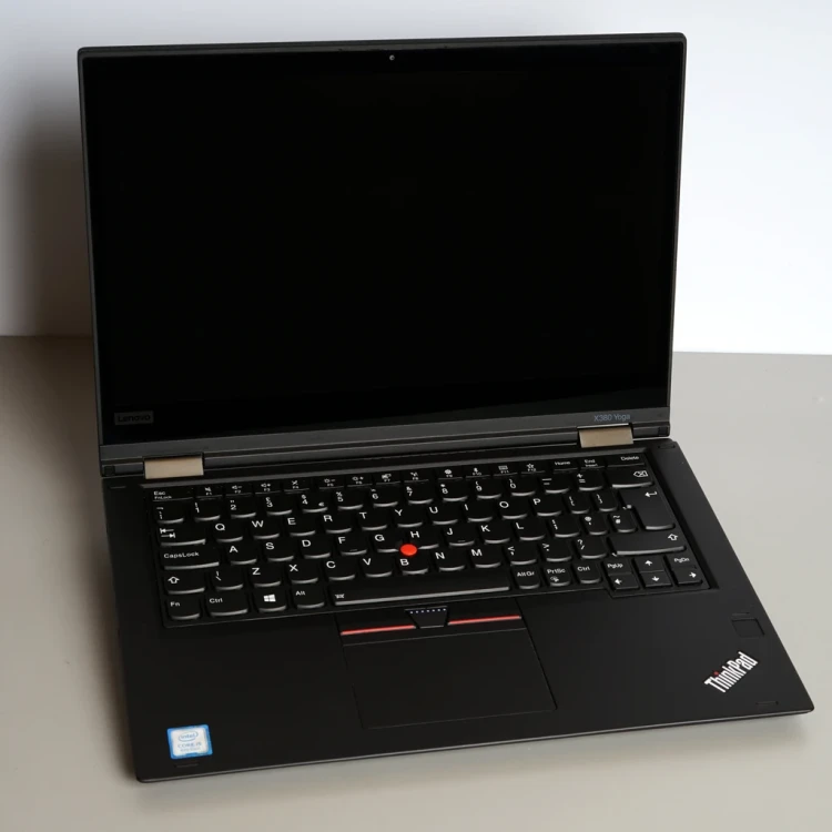 lenovo-yoga-13.3-2018-laptop-poleasingowy-x380-widok-z-przodu.webp