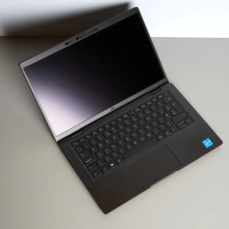 dell-latitude-13.3-2021-laptop-poleasingowy-7320-DSC09987-kwadrat.webp