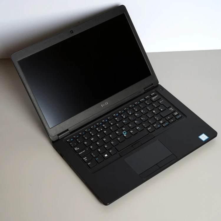 dell-latitude-14-2018-laptop-poleasingowy-5490-widok-z-gory.webp