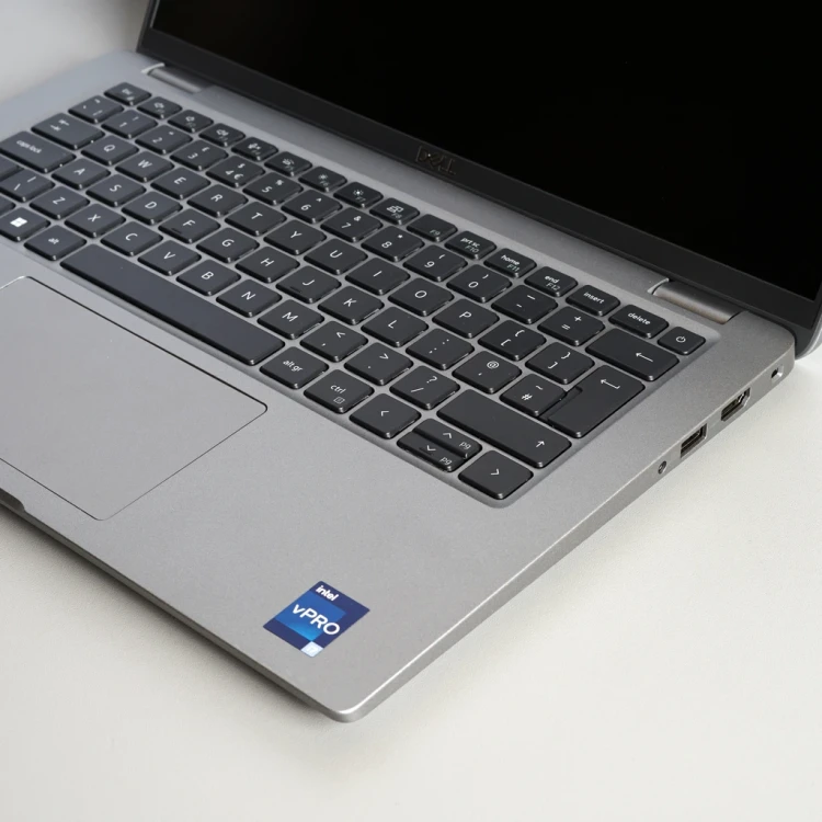 dell-latitude-14-2023-laptop-poleasingowy-5440-prawa-strona-porty.webp