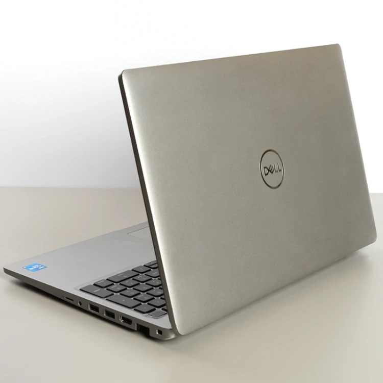 dell-latitude-15-2021-laptop-poleasingowy-5520-bok.webp