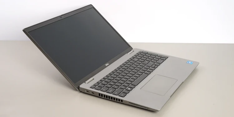 dell-latitude-15-2021-laptop-poleasingowy-5520-porty.webp
