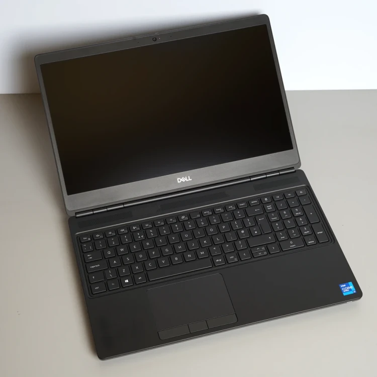 -dell-precision-15.6-2021-laptop-poleasingowy-7560-widok-z-góry.webp