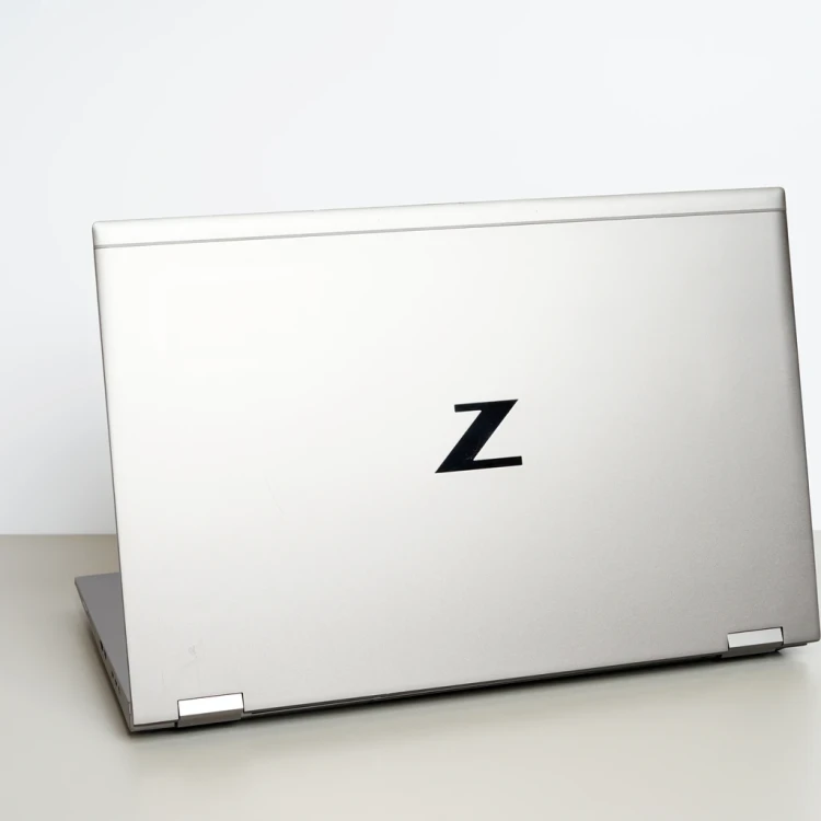 -hp-zbook-17-2020-laptop-gamingowy-widok-z-tylu.webp