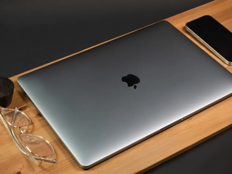 MacBook Pro 15 2018 2019 rok model a1990 widok z góry.webp