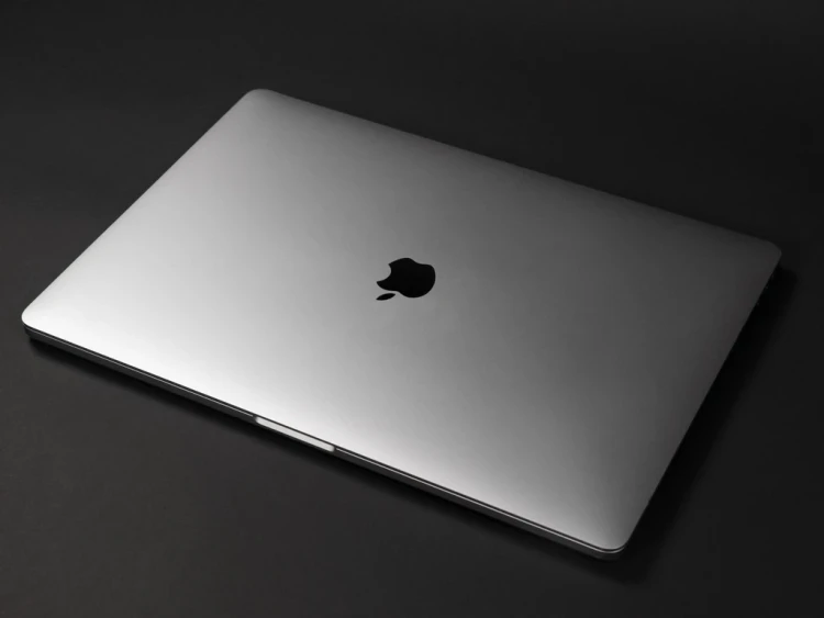 MacBook Pro 16 2019 rok model a2141 widok z góry.webp