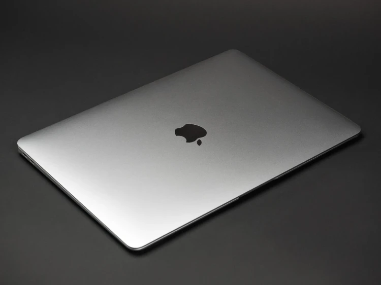 MacBook Air 13 M1 2020 rok model a2337 widok z góry.webp