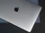 logo-apple-Macbook-Pro-13-2020-M1-A2338-Laptop-Poleasingowy.webp