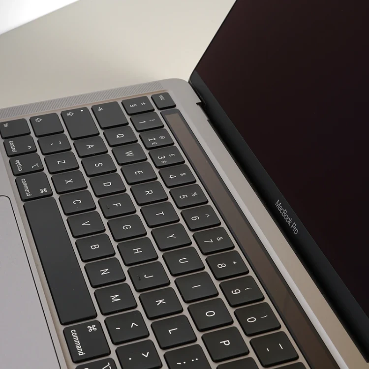 macbook-pro-13-2020-laptop-poleasingowy-a2289-klawiatura.webp