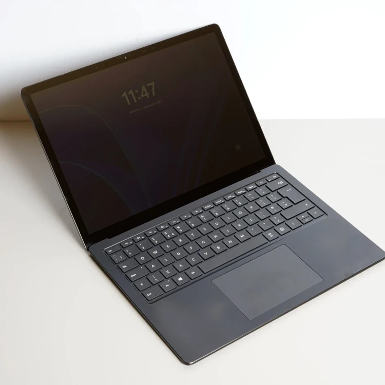 microsoft-surface-13,5-laptop-poleasingowy-1868-przod.webp