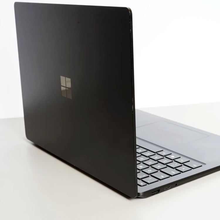 microsoft-surface-13,5-laptop-poleasingowy-1868-tył.webp