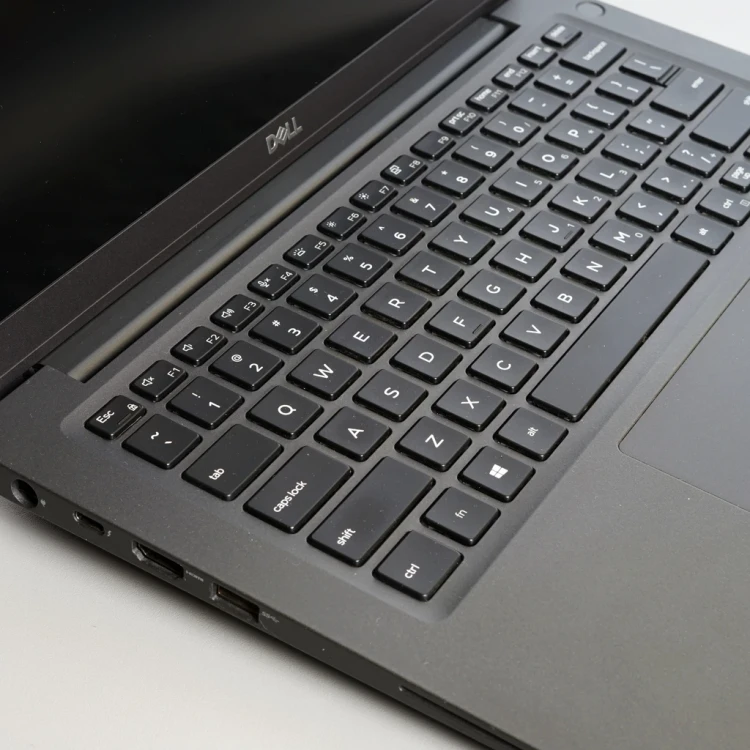 Dell-Latidude-14-i7-Laptop-Poleasingowy-klawiatura_lewa.webp