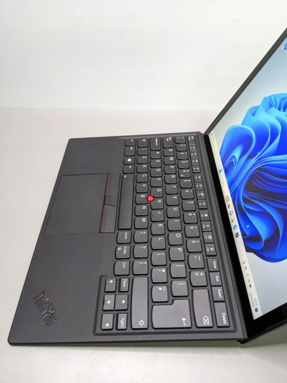 lenovo-thinkpad-13,3-i7--x1-Laptop-Poleasingowy-klawiatura.webp