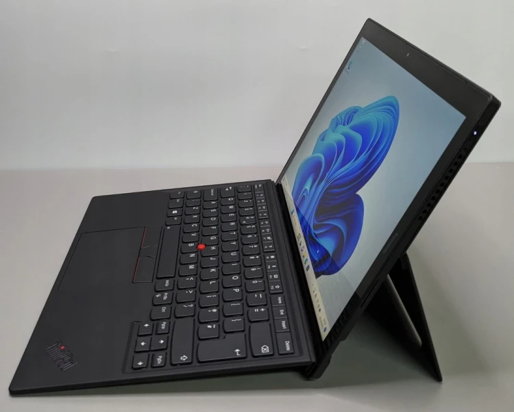 lenovo-thinkpad-13,3-i7--x1-Laptop-Poleasingowy-prawa-strona.webp