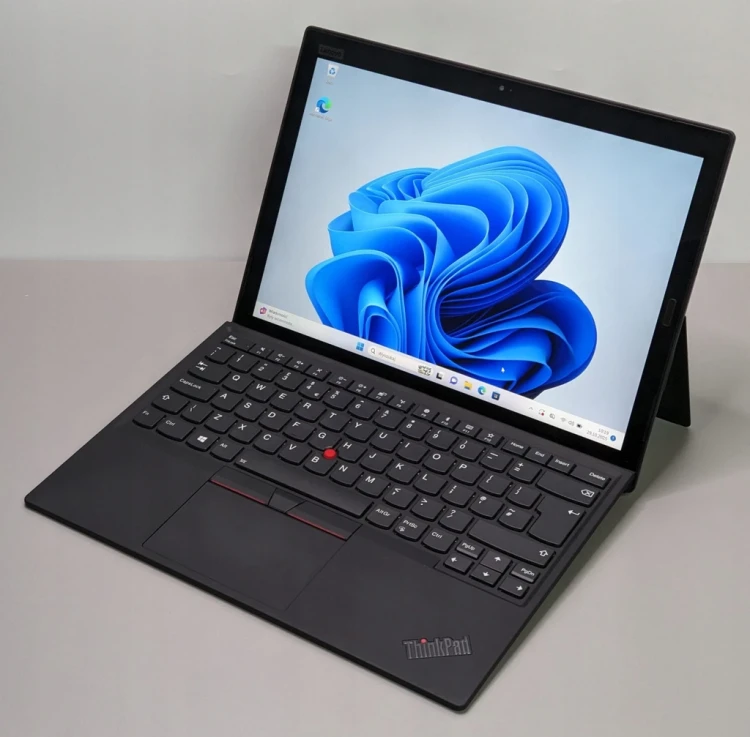 lenovo-thinkpad-13,3-i7--x1-Laptop-Poleasingowy-rzut.webp
