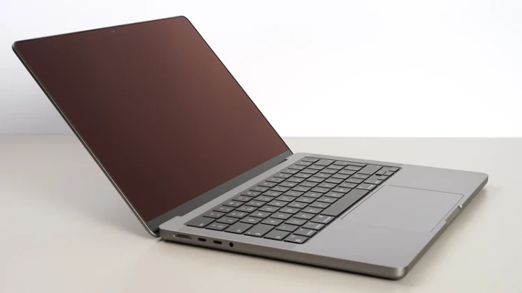macbook-pro-14-2021-laptop-poleasingowy-a2442-bok.webp.webp