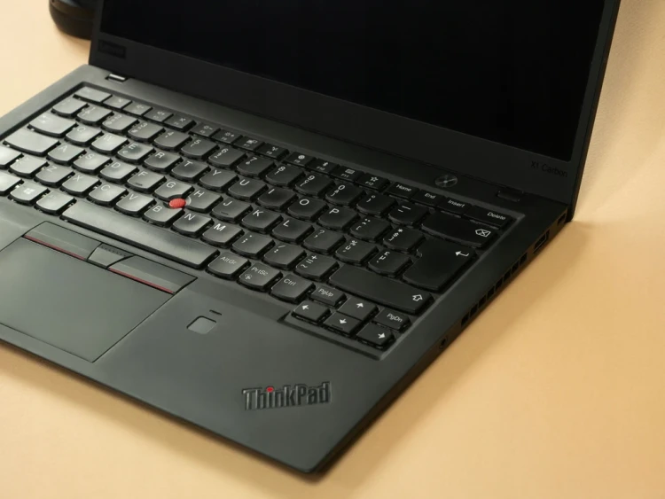 lenovo-thinkpad-13,3-i5-x1carbon-6th-laptop-poleasingowywejścia.webp