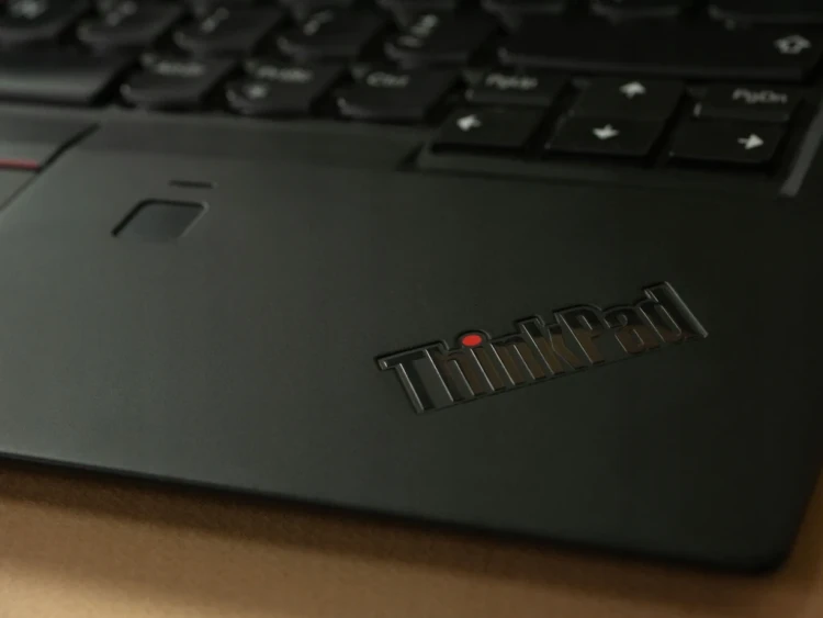 lenovo-thinkpad-13,3-i5-x1carbon-6th-laptop-poleasingowylogo.webp