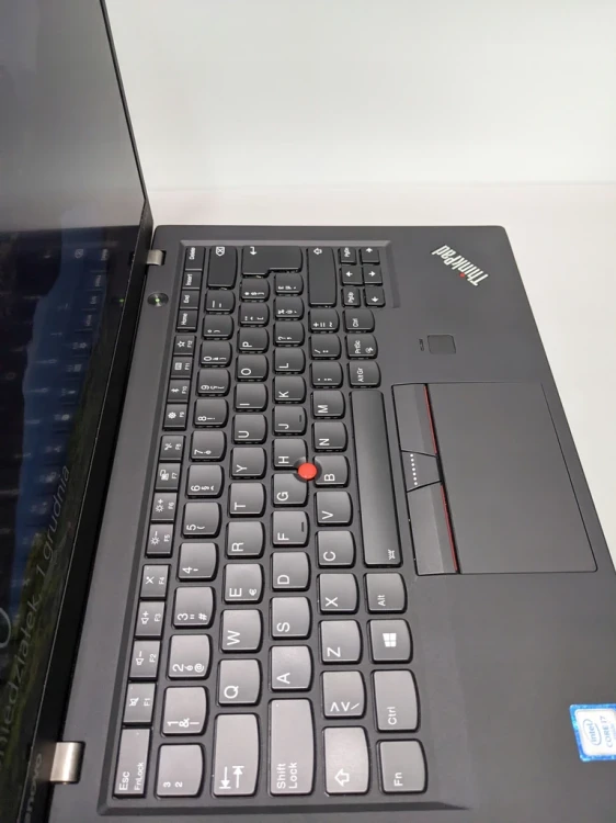 lenovo-thinkpad-13,3-i7-x1carbon-5th-laptop-poleasingowy-lewa.webp