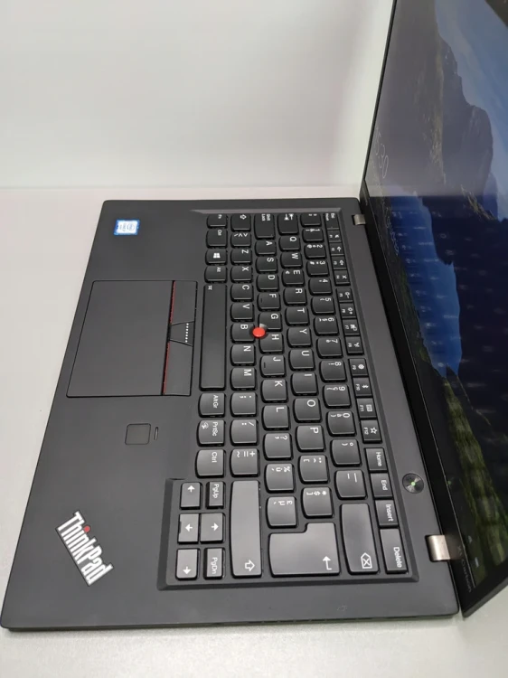 lenovo-thinkpad-13,3-i7-x1carbon-5th-laptop-poleasingowy-prawa.webp