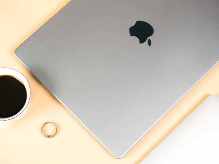 logo-apple-macbook-pro-16-2023-m2-a2780-laptop-poleasingowy.webp