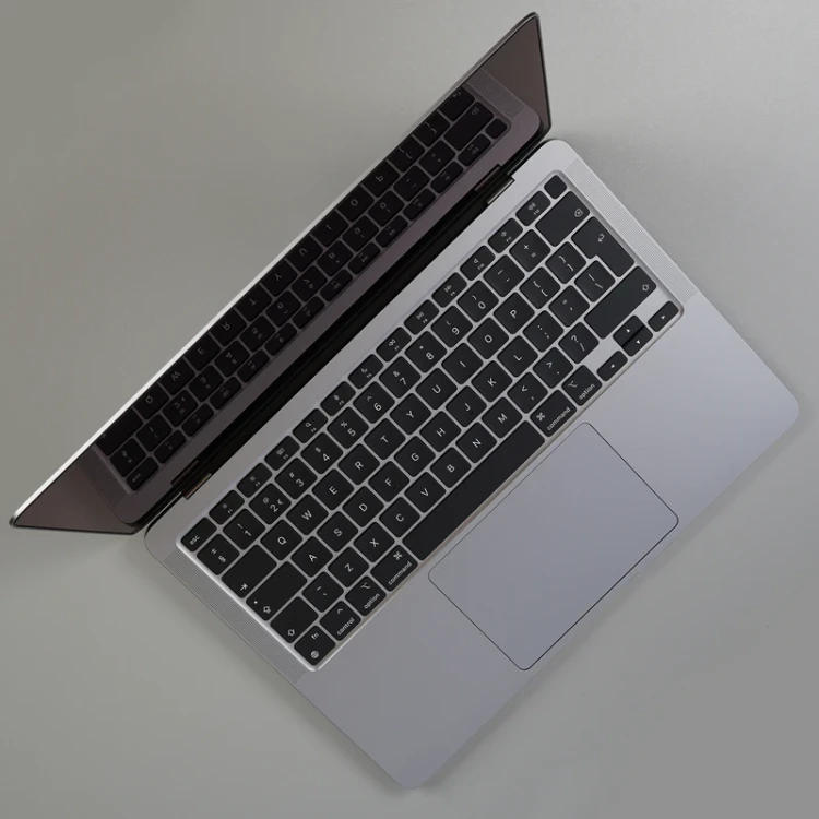 macbook-air-13-2020-laptop-poleasingowy-a2337-z-gory.webp