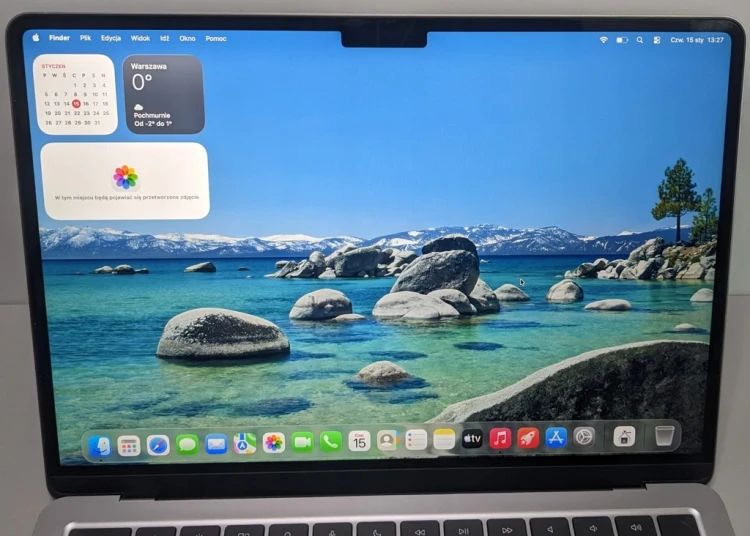 macbook-air-13.6-a2681-2022-laptop-poleasingowy-matryca.webp