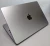 macbook-air-13.6-a2681-2022-laptop-poleasingowy-tyl-obudowy-prawa.webp