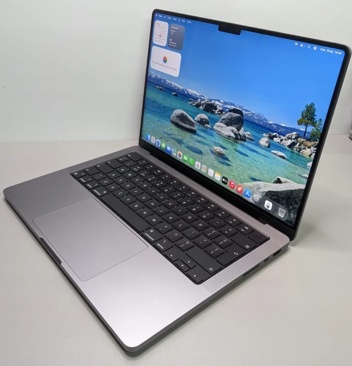 macbook-pro-14-a2779-2023-laptop-poleasingowy-klawisz.webp