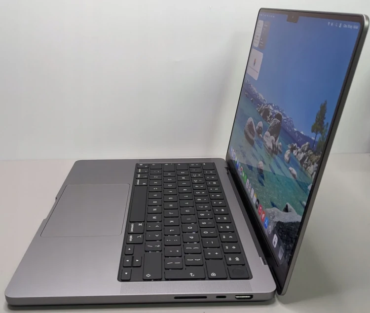 macbook-pro-14-a2779-2023-laptop-poleasingowy-porty-prawa-strona.webp