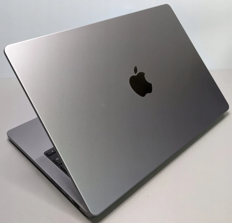 macbook-pro-14-a2779-2023-laptop-poleasingowy-tyl-obudowy.webp