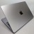 macbook-air-13,6-a3133-2023-laptop-poleasingowy-klapa-tyl-prawa.jpg