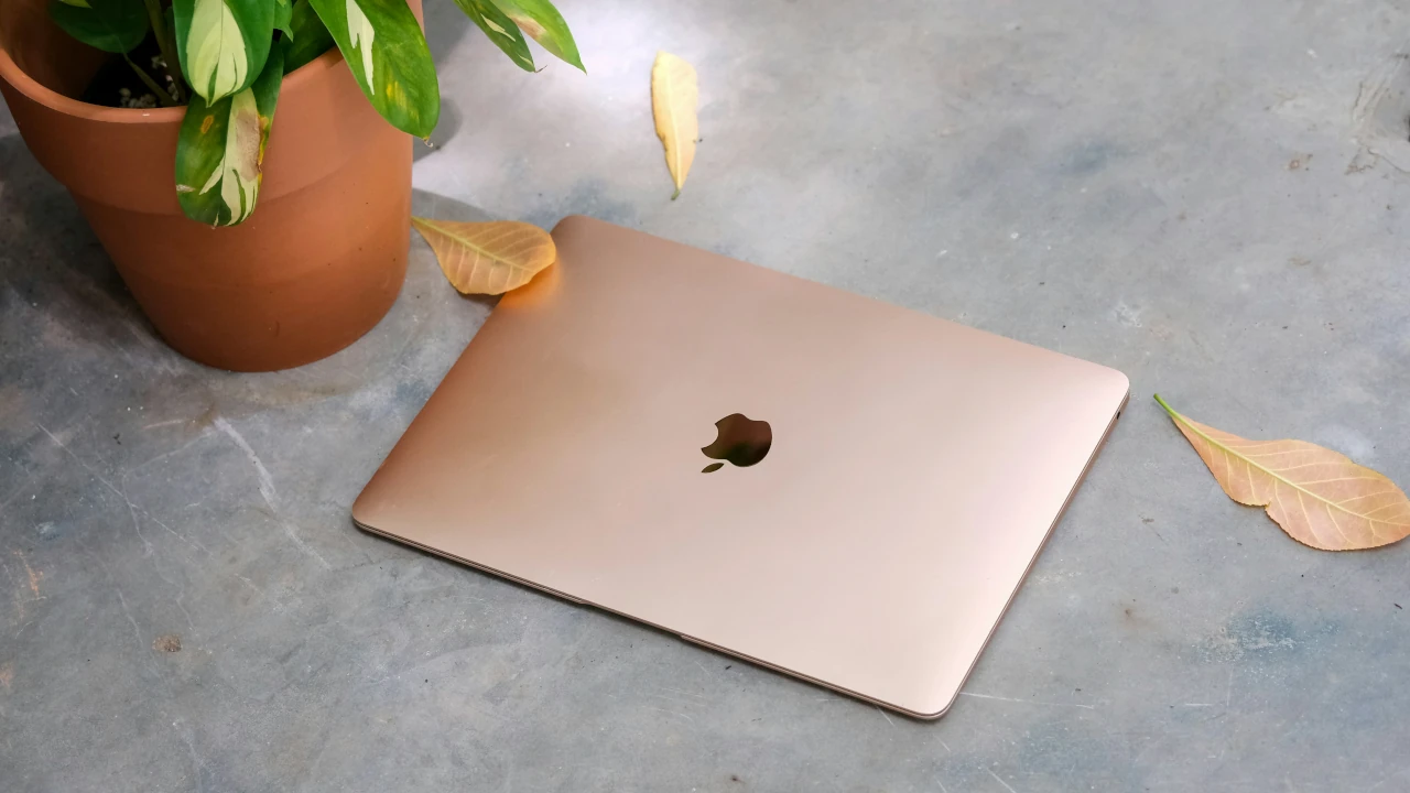 Używany MacBook Air z procesorem M1 (A2337) recenzja w 2023
