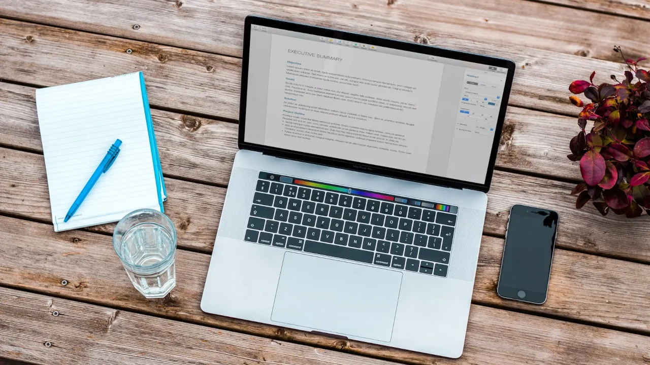 Używany MacBook Pro 15 A1990 Recenzja Ostatni MacBook z Intelem w 2025