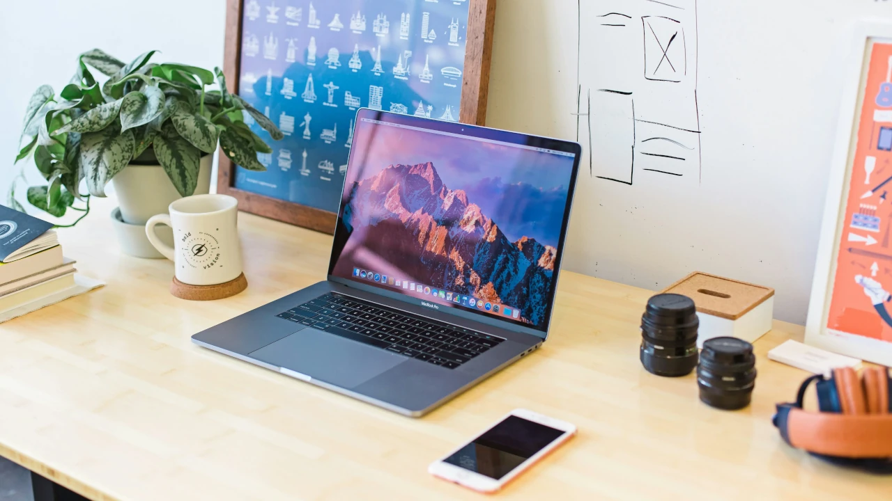 AirDrop - Co to i jak użyć na iPhone, MacBooku i Androidzie?