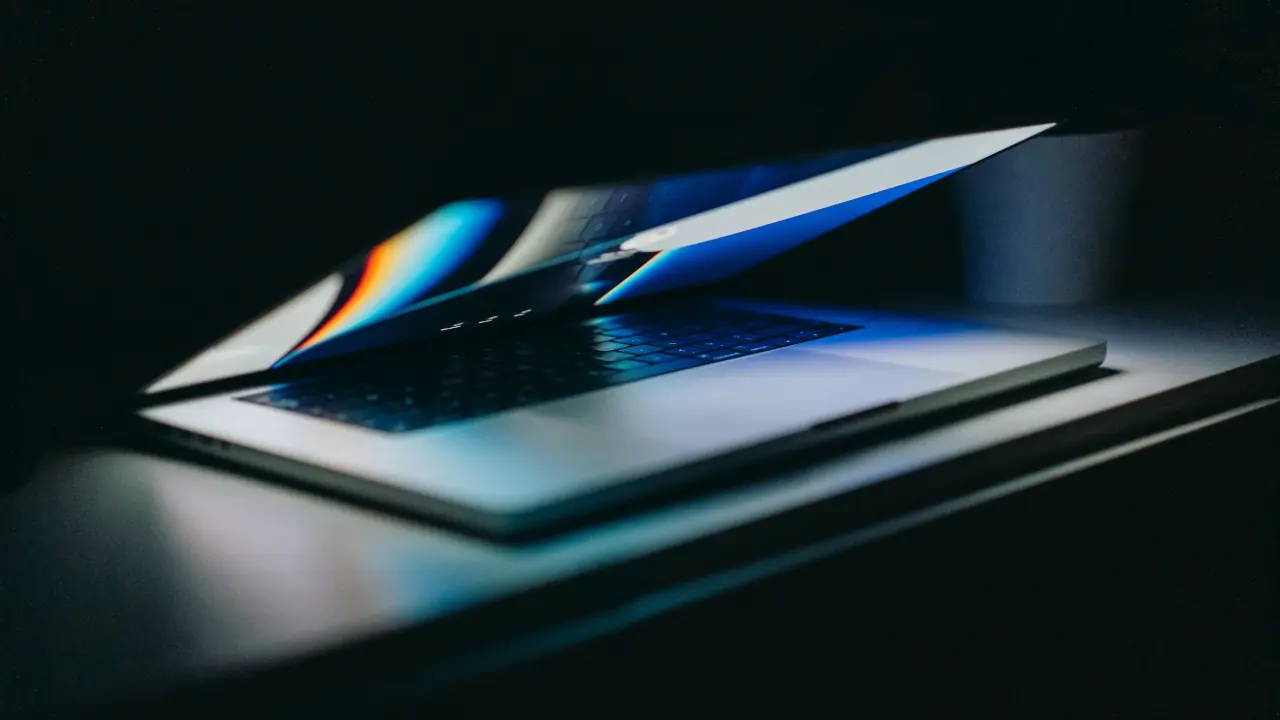 Poleasingowy MacBook Pro 16 M1 Max (A2485) - Recenzja w 2025