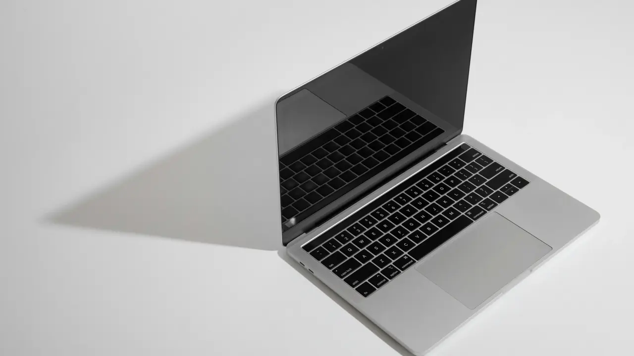 Używany MacBook Pro 13 2018 (A1989) Recenzja 5 lat po premierze
